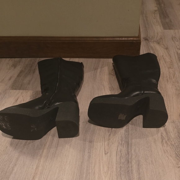 Black Women's Knee-High Boots - Picture 3 of 5